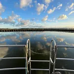 Hausboot Charlotte Im Hafen In * Ribnitz-Damgarten