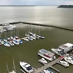 Bateau-hôtel Hausboot Charlotte Im Hafen In *