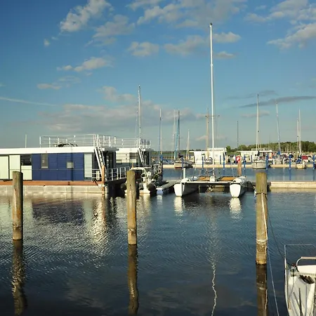 Hausboot Charlotte Im Hafen In * Ribnitz-Damgarten