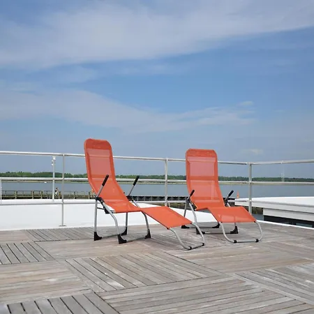 船上ホテル Hausboot Charlotte Im Hafen In
