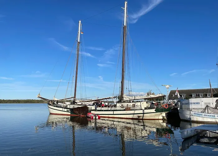 Hausboot Charlotte Im Hafen In 里布尼茨达姆加滕